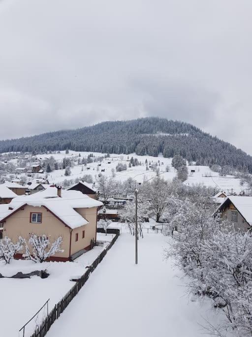 Appartement Garsoniera Emilia à Câmpulung Moldovenesc Extérieur photo